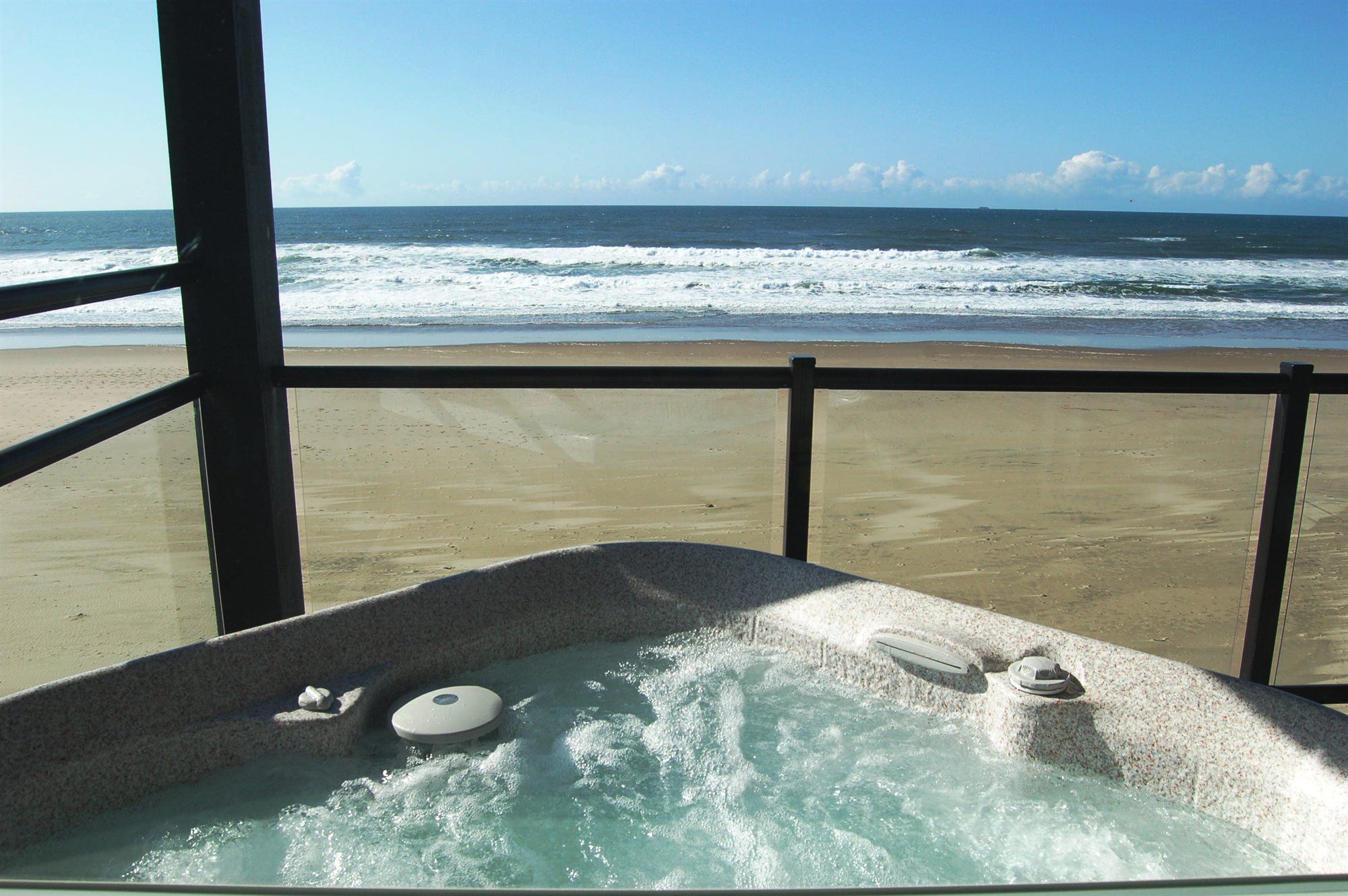Oregon Coast Hotels With Hot Tubs On Balcony Image